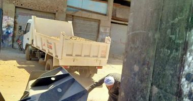 صور..  رفع 34 طن  مخلفات وقمامة فى حملات نظافة شاملة قرى الأقصر 