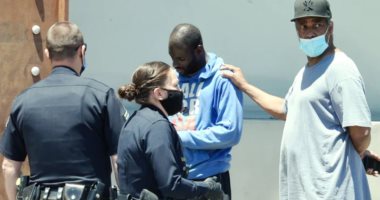 دينزل واشنطن يمنع الشرطة الأمريكية من احتجاز "شخص أسود".. فيديو