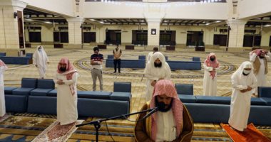 شاهد تعقيم وتهيئة مساجد السعودية لحضور المصلين بعد عودة الصلاة فى 90 ألف مسجد