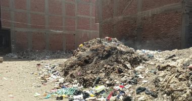 قارئ يناشد برفع تلال القمامة فى قرية برك الخيام بالجيزة