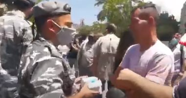 إصابات كورونا ترتفع مجددا بلبنان والأمن يوزع كمامات على المحتجين.. فيديو
