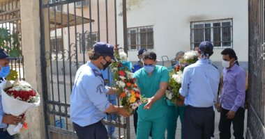 محافظ الدقهلية يأمر بتوزيع الزهور على مستشفى العزل بتمي الامديد (صور)