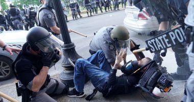 ‏اشتباكات عنيفة بين المحتجين والشرطة الأمريكية بمحيط البيت الأبيض