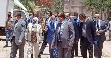 وزير التنمية المحلية ومحافظ القاهرة يتفقدان إزالة سوق المدبح فى السيدة زينب
