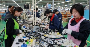 ارتفاع إنتاج المصانع فى الصين لكن المستهلكين حذرون