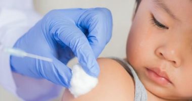 بلومبرج: أكسفورد تخطط لإجراء تجارب على الأطفال للقاح كورونا