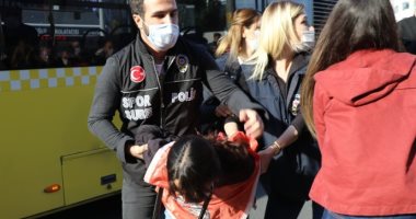 الأمن التركى يفض وقفة احتجاجية بالقوة تندد بقمع الشرطة.. ويعتقل العشرات