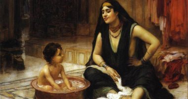 100 لوحة عالمية .. "استحمام الطفل" طقوس مصرية خلدها الفن 