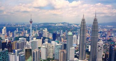 ماليزيا تدفع لسنغافورة 76.3 مليون دولار تعويض بعد إلغاء مشروع خط سكة حديد