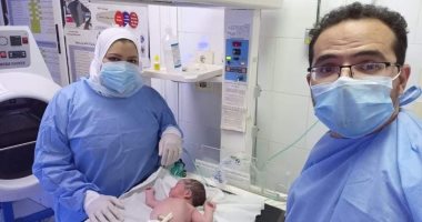 صور.. إجراء ولادة قيصرية لمصابة بكورونا فى مستشفى ناصر ببنى سويف