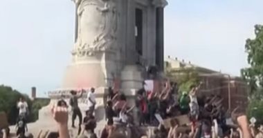 حملة لإزالة تماثيل رموز ساندت العنصرية بالولايات المتحدة.. فيديو