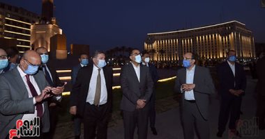 رئيس الوزراء يتفقد المرحلة النهائية لمشروع إضاءة ميدان التحرير بعد تطويره