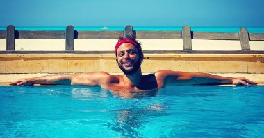 محمد إمام من حمام السباحة: خليك متحفز ومركز "اللى جى طلق حى"