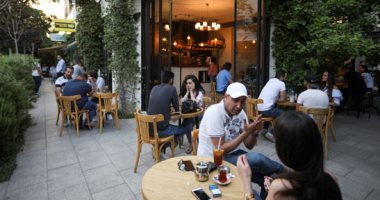 إغلاق صالات المطاعم والمقاهى والاكتفاء بخدمة التوصيل بالأردن