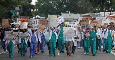 العاملون فى الرعاية الطبية يشاركون فى احتجاجات واشنطن.. صور 