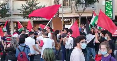 فيديو.. رفع علم فلسطين داخل تل أبيب احتجاجا على مخططات الضم
