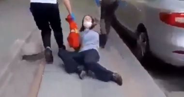 الشرطة التركية تسحل محامية فى الشارع بعد مطالبتها بالعودة إلى عملها.. فيديو