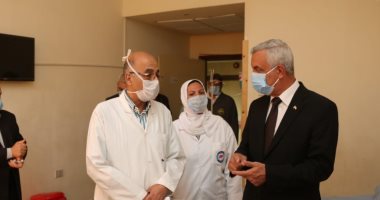 رئيس جامعة المنوفية يتفقد مستشفى العزل الصحى بمعهد الكبد القومى