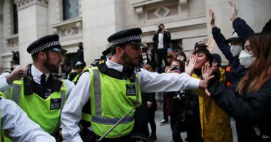 اصابات وأعمال شغب فى مواجهة الشرطة والمحتجين فى لندن.. صور 