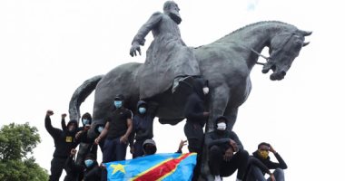 محتجون ضد العنصرية فى بلجيكا يستهدفون تمثال الملك المتهم بالإبادة بالكونغو