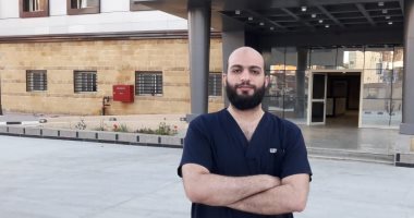 طبيب بكفر الشيخ يتطوع للعمل بالحجر الصحى بمستشفى بلطيم بعد 14 يوما فى العزل