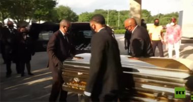فيديو.. الشرطة الأمريكية تشارك فى جنازة فلويد فى هيوستن
