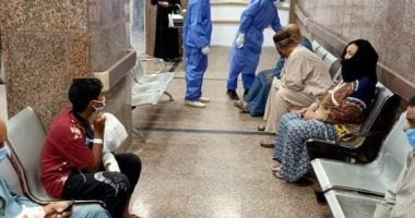 خروج 21 متعافيا من كورونا داخل مستشفى الأقصر العام.. صور