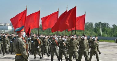 بروفة العرض العسكرى لعيد النصر فى موسكو بالكمامات والقفازات
