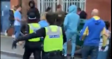 الشرطة الإنجليزية تعتدى على متظاهرى نبذ العنصرية فى كوفنترى.. فيديو وصور