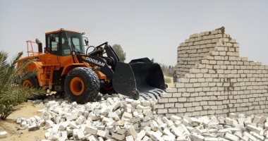 استرداد 100 فدان من أراضى أملاك الدولة بعد إزالة التعديات من عليها بمطروح 