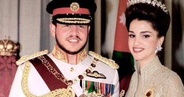 بالزى الملكي وملامح لم تتغير.. الملك عبد الله الثاني وزوجته يوم تتويجه منذ 21 عاما.. صور