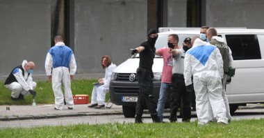 صور..قتيلان بينهم المعتدى و5مصابين جراء هجوم بسكين على مدرسة فى سلوفاكيا