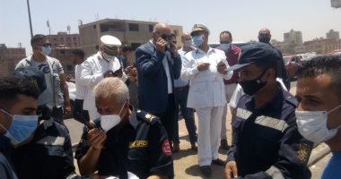 صور.. مساعد وزير الداخلية ينتقل لموقع حادث انقلاب سيارة نقل أعلى الدائرى