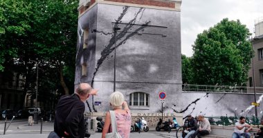 فنان فرنسى يصمم جدارية ضخمة لضحايا العنصرية جورج فلويد وأداما تراورى
