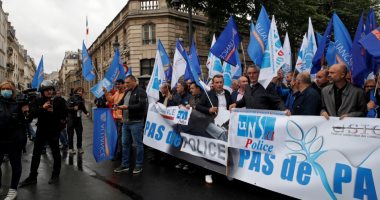 شرطة فرنسا تنظم احتجاجات على حظر تقييد الرقبة لاحتجاز المشتبه بهم