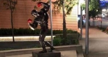 تخريب تمثال أرنولد شوارزنيجر البرونزي رغم دعمه للاحتجاجات في أمريكا