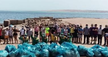 حملة نظافة للعامة لشئون البيئة بأحد شواطئ الغردقة ..صور