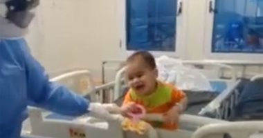 تعافي أصغر طفل مصاب بكورونا وخروجه من مستشفي ناصر العام للعزل