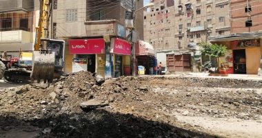 صور.. رئيس حى ثان المحلة يتابع أعمال الرصف بشارع الجمهورية