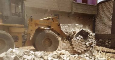 محافظة سوهاج: إزالة 30 حالة تعدٍ على الأراضى الزراعية والبناء المخالف