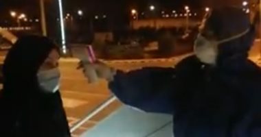 أول فيديو لفريق الحجر الصحى خلال فحص الركاب المصريين قبل قدومهم للقاهرة