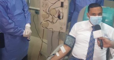 فيديو.. محافظ الدقهلية يتبرع بالبلازما لمساعدة مصابى كورونا