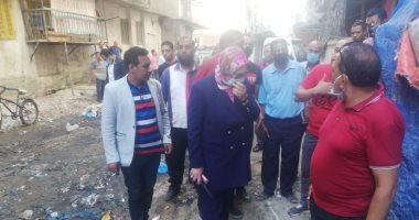 رئيس حى غرب الإسكندرية يشن حملة لإزالة مخلفات مساكن عثمان.. صور