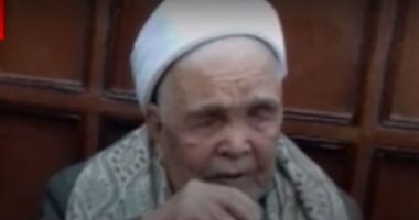 حكاية الشيخ عبدالعاطى وتلاوة القرآن على فراش الموت .. فيديو