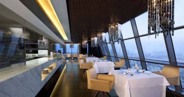 أبو ظبى: استئناف نشاط المطاعم والكافتيريات والمقاهى خارج المراكز التجارية