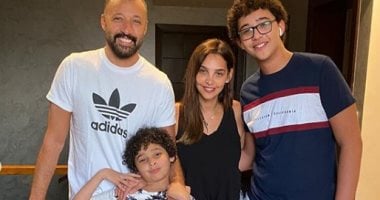 3 صور من عيد ميلاد ابن أحمد فهمى مع زوجته وأبنائه اليوم السابع
