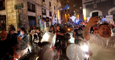 جماهير نابولى تتحدى كورونا وتحتفل بالشوارع بعد الفوز بكأس إيطاليا من يوفنتوس