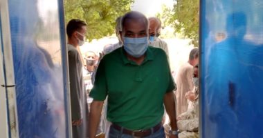 رئيس مدينة إسنا يشيد بجهود أهالي طفنيس في إنشاء بوابة تعقيم لمكافحة العدوى