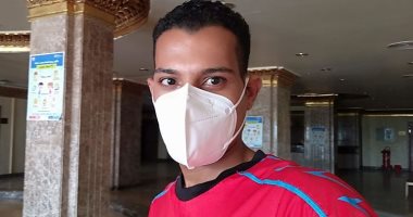 حكاية بطل.. عمرو الكردى أخصائى أشعة بالأقصر يعالج مصابى كورونا لـ3 فترات