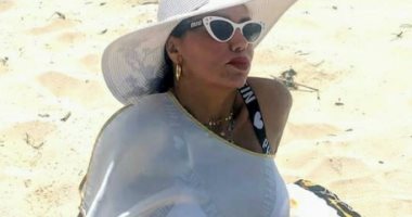 بتحب الترند..رانيا يوسف تتصدر تويتر بعد صورها على البحر..ومغردون:"خلتها خل"